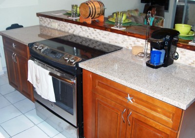 Kitchen - Granite countertops, stainless appliances